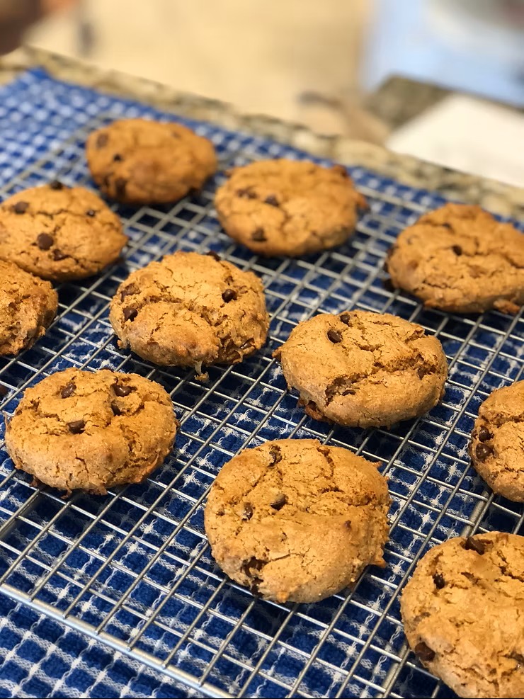 GF, almond flour, and dairy-free choco chip cookie
